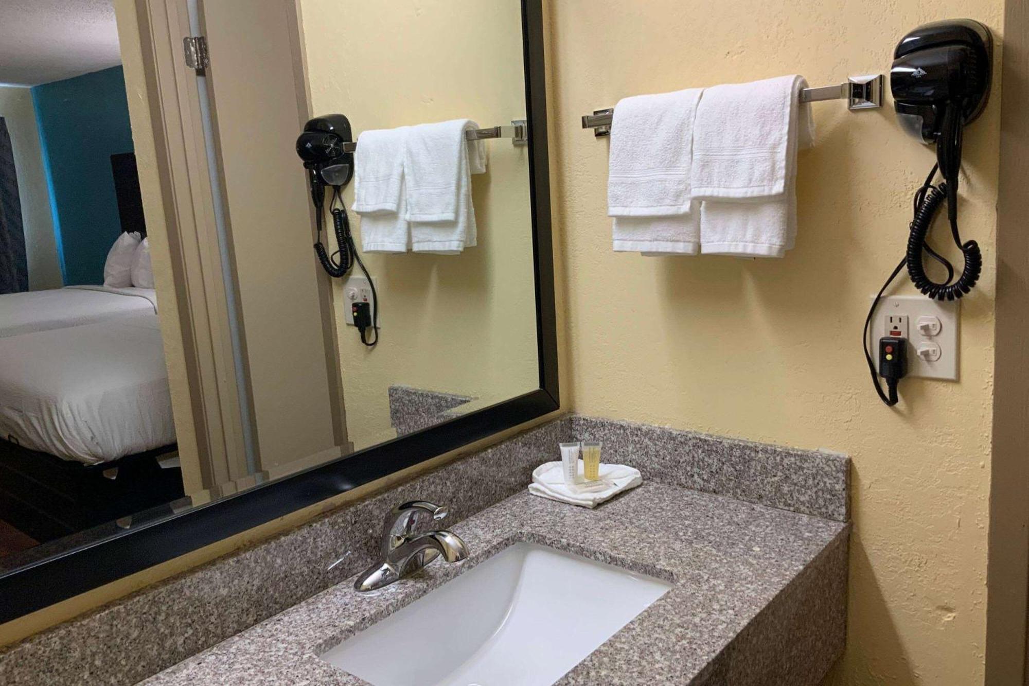 Days Inn By Wyndham Troy Il Zewnętrze zdjęcie